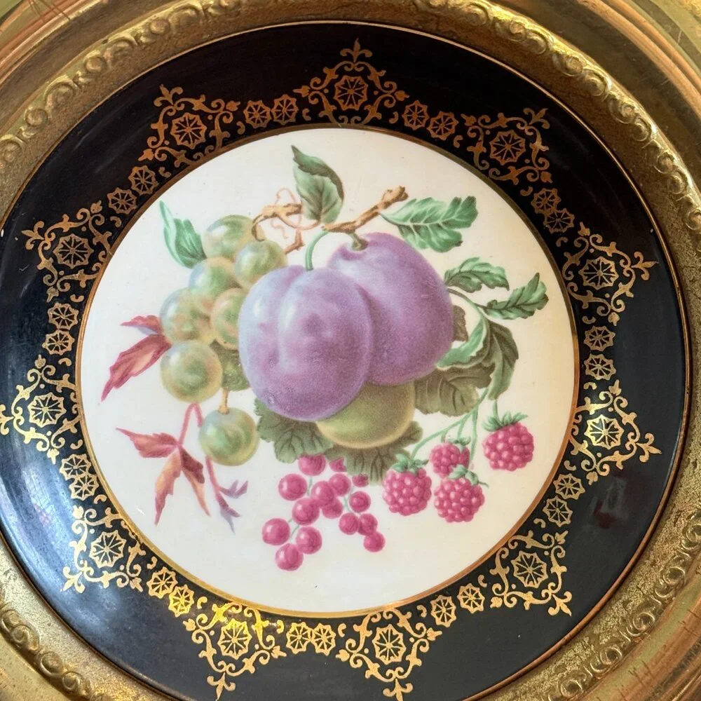 Vintage pair of Regency Bone China/Brass wall plates made in England - Picture 10 of 16